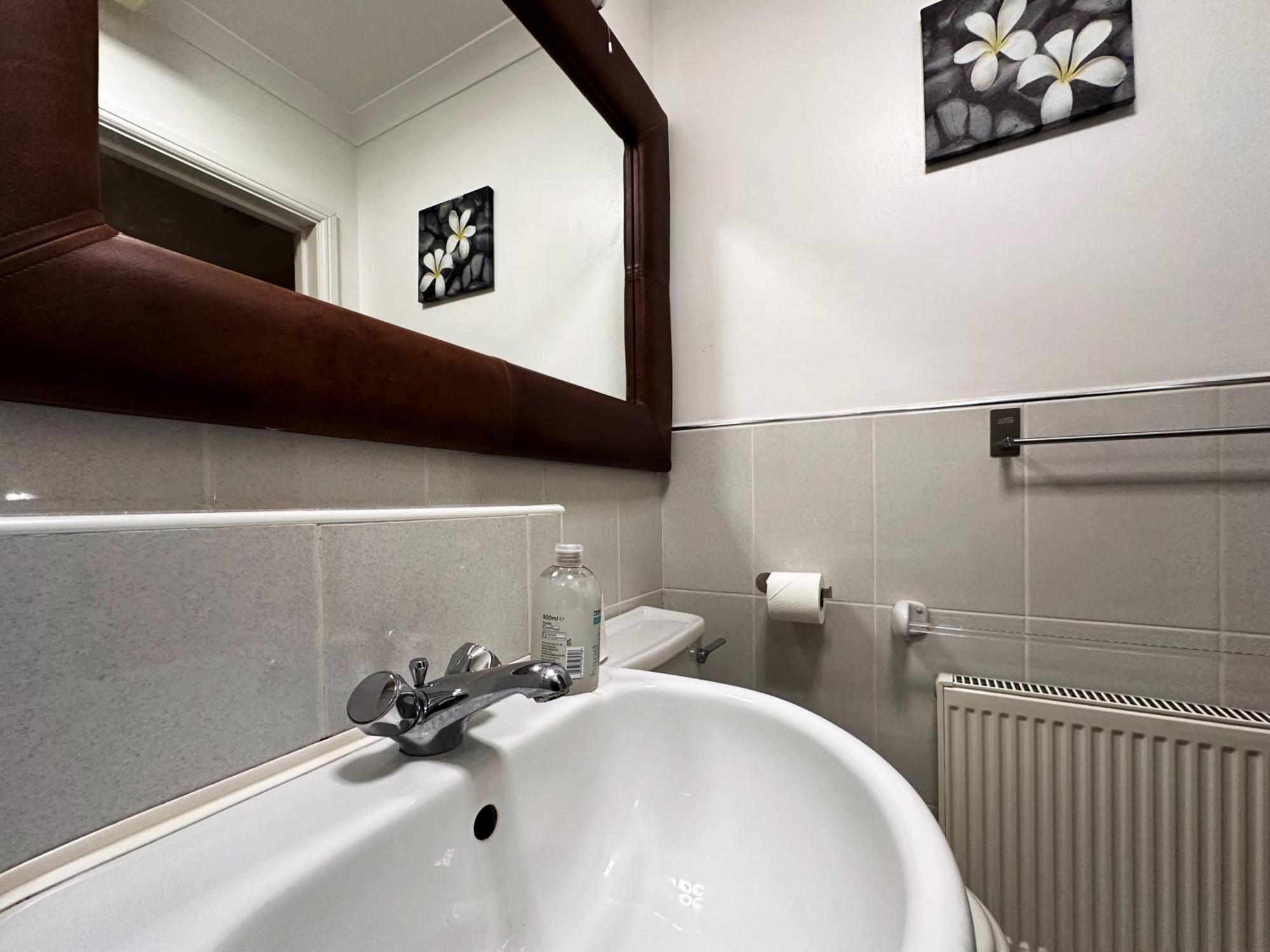Mia Place In Tower Hill, 2 Double Beds, Max 4 People, Free Parking Available Upon Request, Great Location Londra
