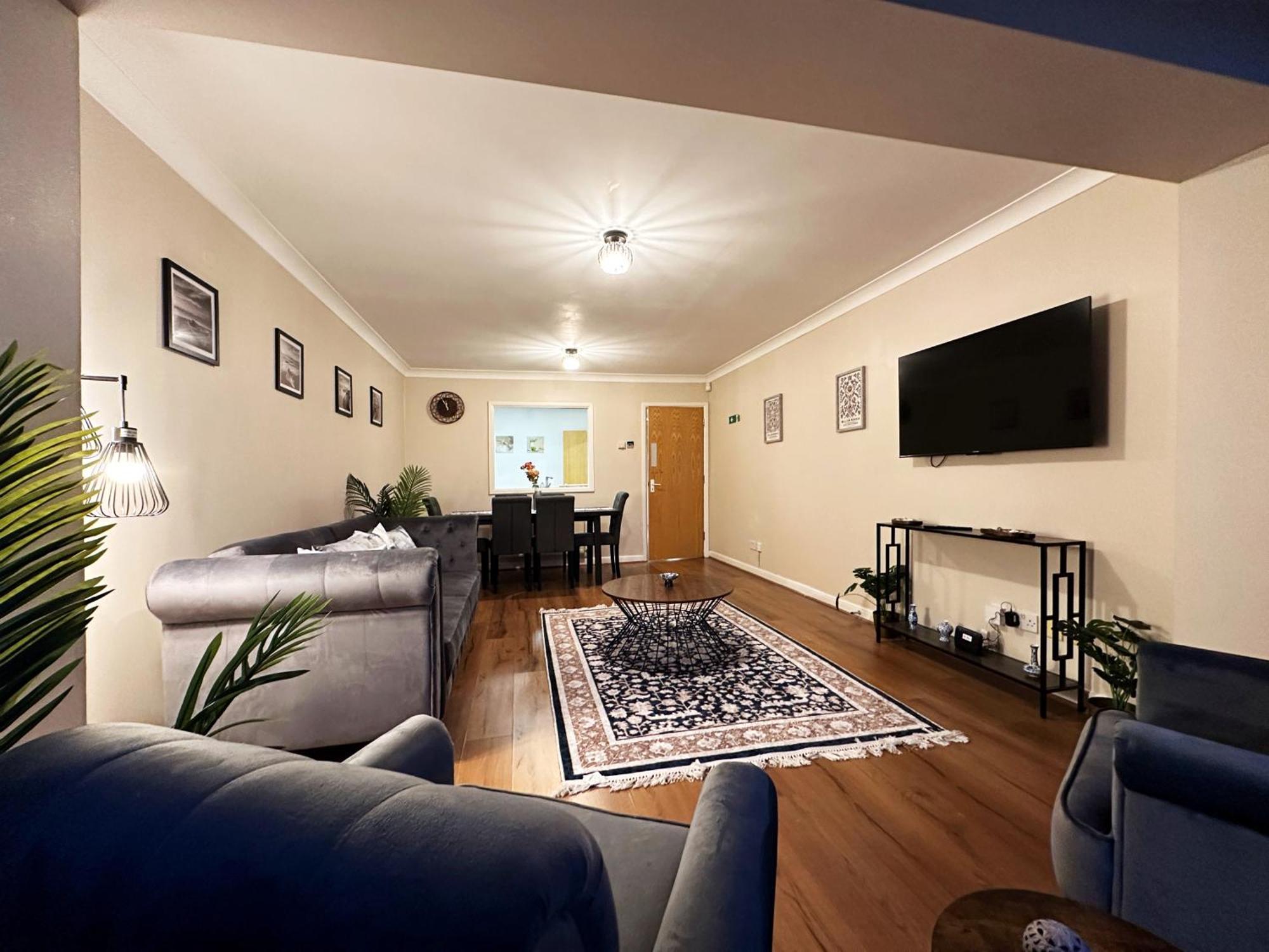 Mia Place In Tower Hill, 2 Double Beds, Max 4 People, Free Parking Available Upon Request, Great Location
