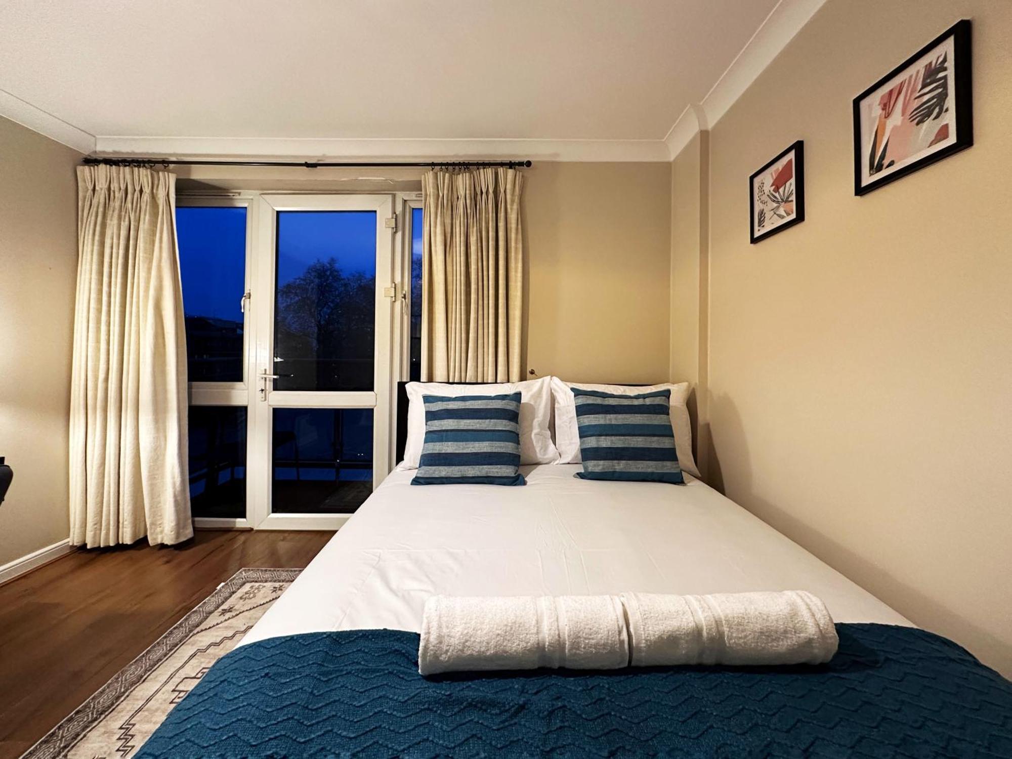 Appartamento Mia Place In Tower Hill, 2 Double Beds, Max 4 People, Free Parking Available Upon Request, Great Location *